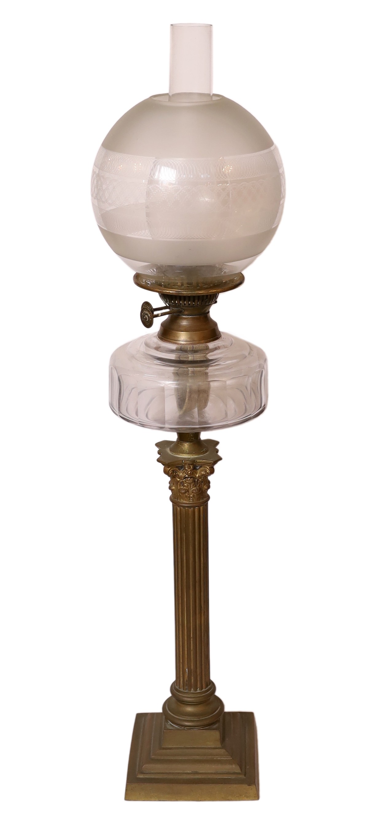 An Edwardian brass Corinthian column oil lamp with glass reservoir and etched glass shade, height overall 80cm